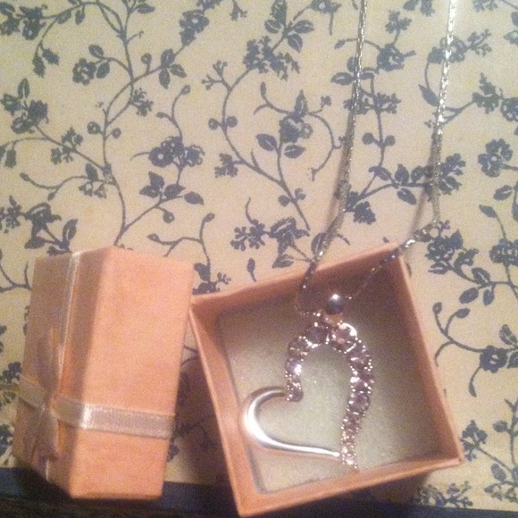 Silver heart necklace with pink stones on one side - Picture 1 of 4
