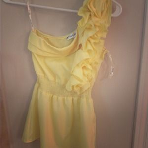 Boutique yellow one shoulder top