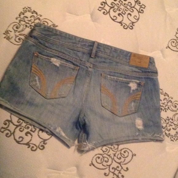 Hollister shorts sz 5. - 27 distressed