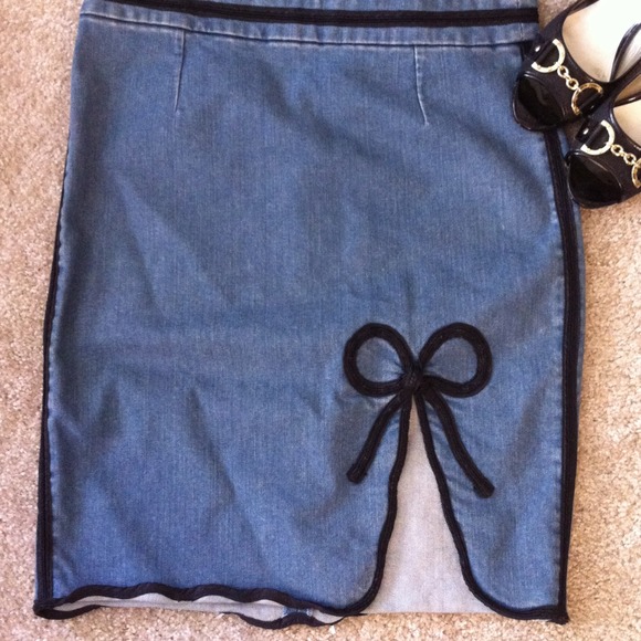 SOLD Marc Jacobs Jean Skirt! - Picture 2 of 4