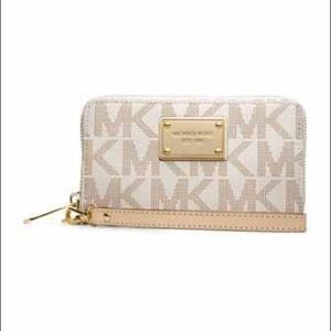 Michael Kors Large Multifunction Logo Phone Case