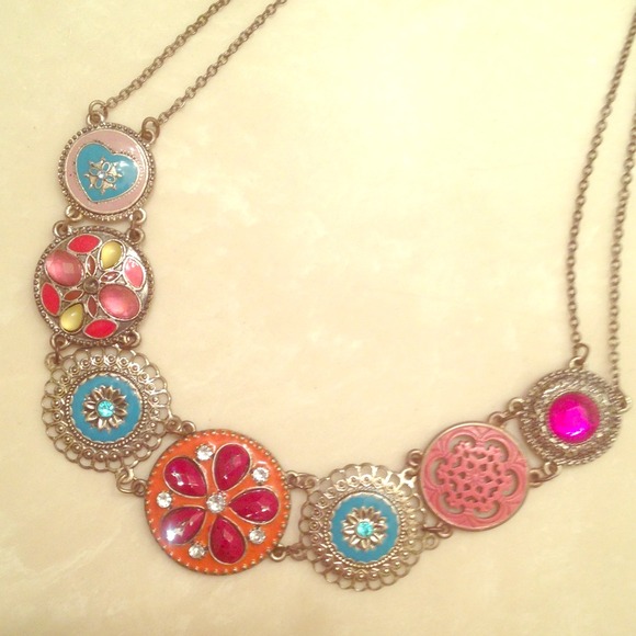 Short/Joker style necklace. - Picture 1 of 1