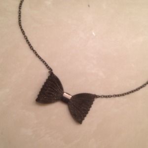Bow Necklace.