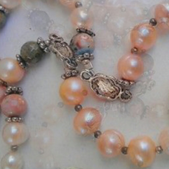 Sold Agate and Freshwater Pearl Necklace - Picture 3 of 3