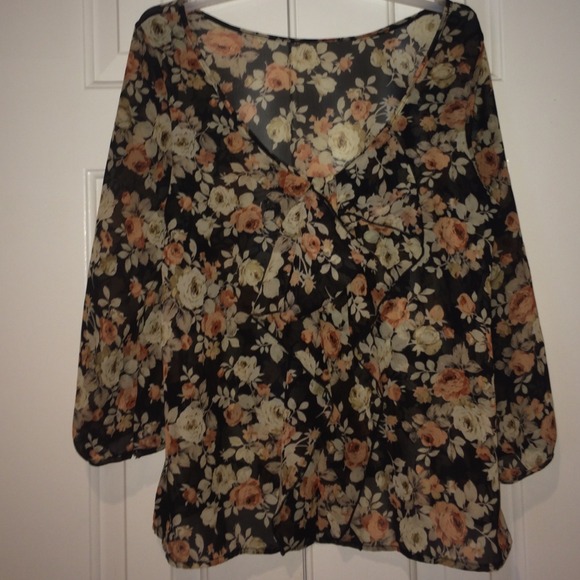Floral flow top