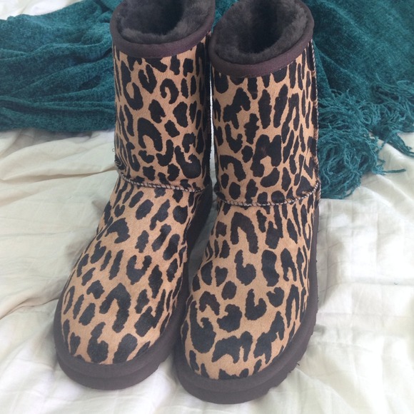 24 HR SALE*** Leopard print uggs!