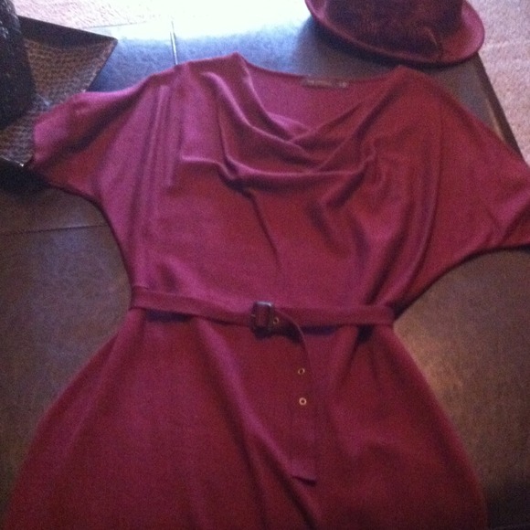 Beautiful & classy deep burgundy dress - Picture 2 of 5