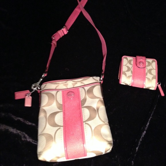 ❗️What a Deal❗️Coach cross-body & wallet