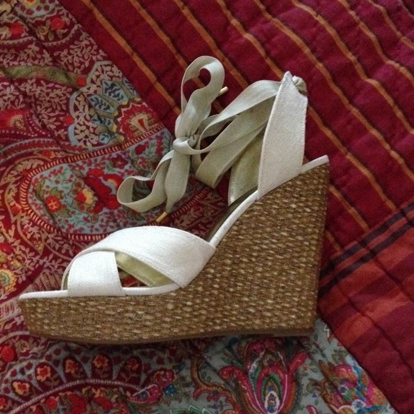 **reduced**Cream wedges size 7.5