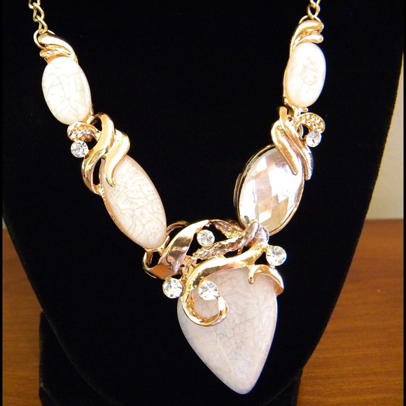 🌹🌹Translucent Pink Stone with Rhinestones🌹🌹