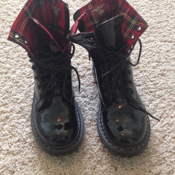 Combat boots