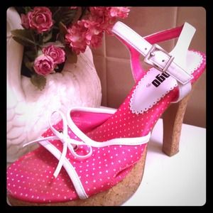 Adorable pink polka dot heels!