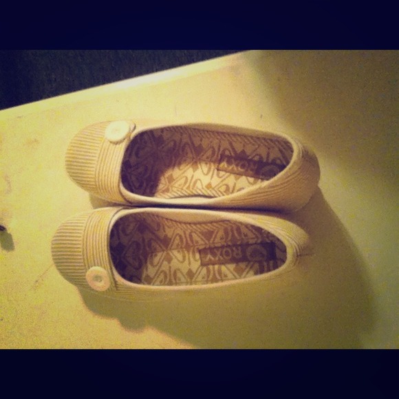 Roxy White and beige stripped shoe wedges