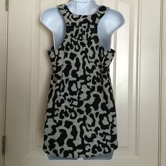 😍KEEPING😍🎉9/20 Host Pick🎉 Black & White Top - Picture 4 of 4