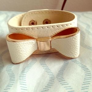 Bow bracelet