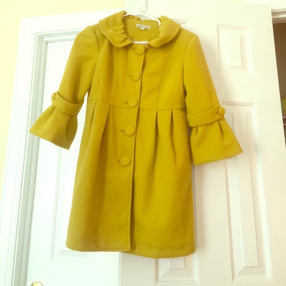 Adorable Vintage Looking Peacoat