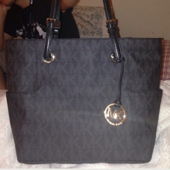SOLD ⛔️ 140pyp New, authentic Michael Kors bag