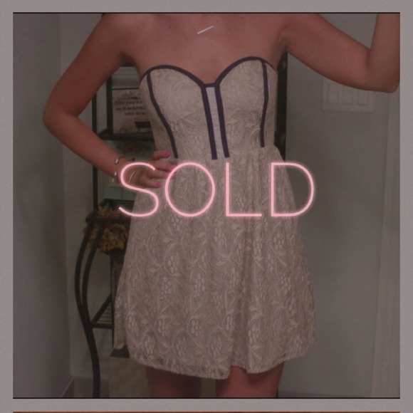 SOLD IN BUNDLE 🚫NWT lace halter dress