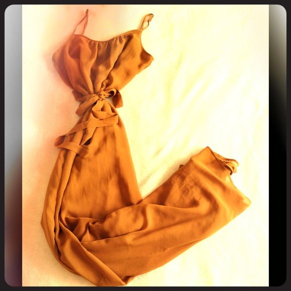 💛💛 Gorgeous mustard chiffon maxi dress! S
