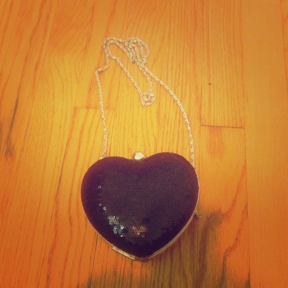Black heart purse