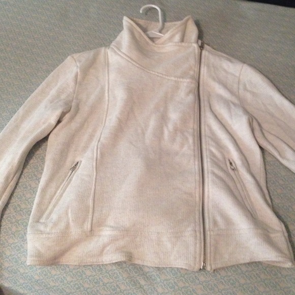 Super cute wrap zip up sweater from pacsun!