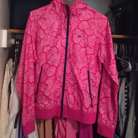 HOT PINK NIKE WINDBREAKER!