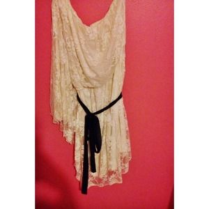 Lace white dress with black belt