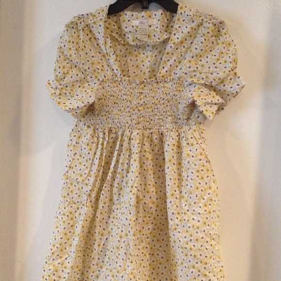 *Pretty Daisy Print Stretchy Ruched Crinkled Shirt Size Medium w/ Button Sleeves - Picture 1 of 4