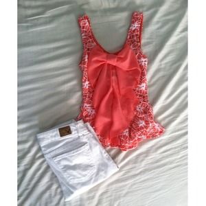 Cute tank never worn bow back peplum