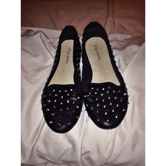 Trendy black spiked flats