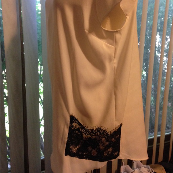 Lauren Conrad Tunic Top with Lace Pocket - Picture 2 of 4