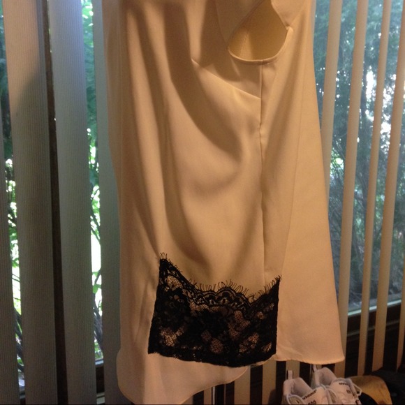 Lauren Conrad Tunic Top with Lace Pocket - Picture 3 of 4