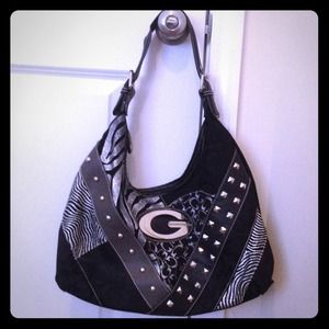 Very classy guess purse(-: