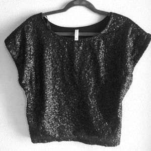 HOLD Sequin black cropped tshirt & Hat