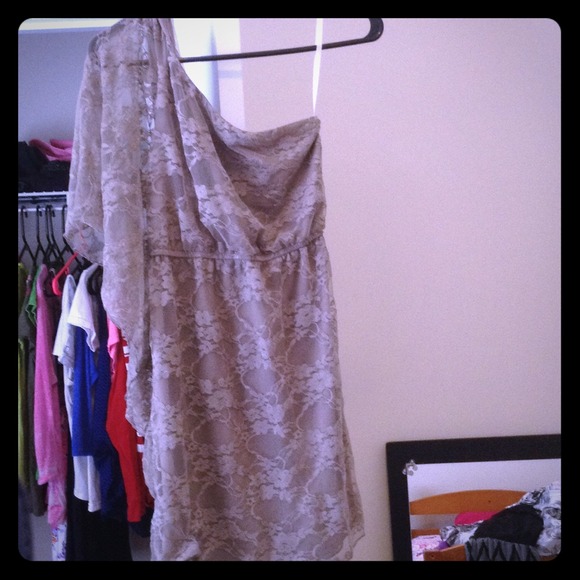 Badge lace dress