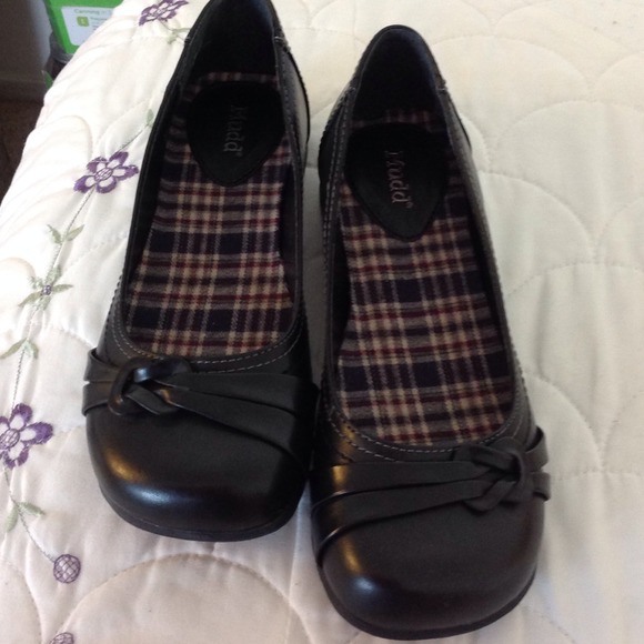 Mudd slip on shoes