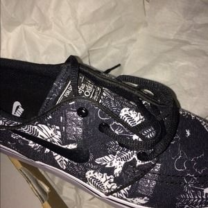 Nike zoom Stefan janoski black floral 6.5