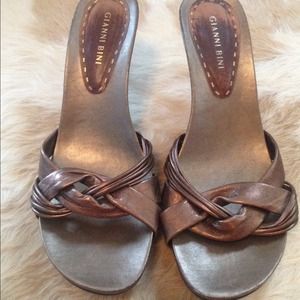 Giani Bini bronze twist mule