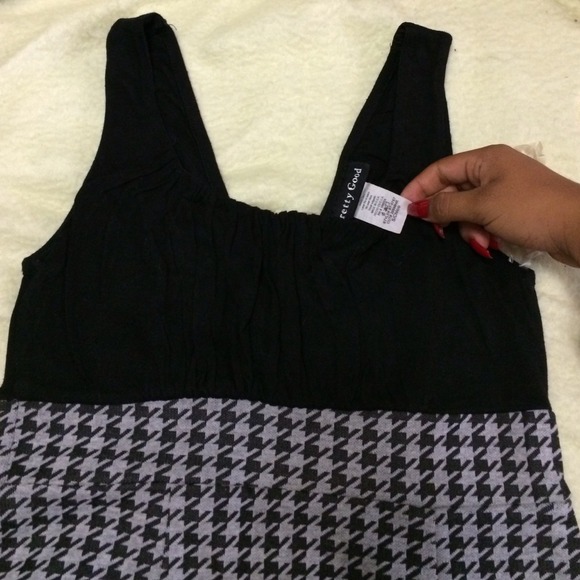 Pretty Good Dress! ๐๐ - Picture 2 of 4