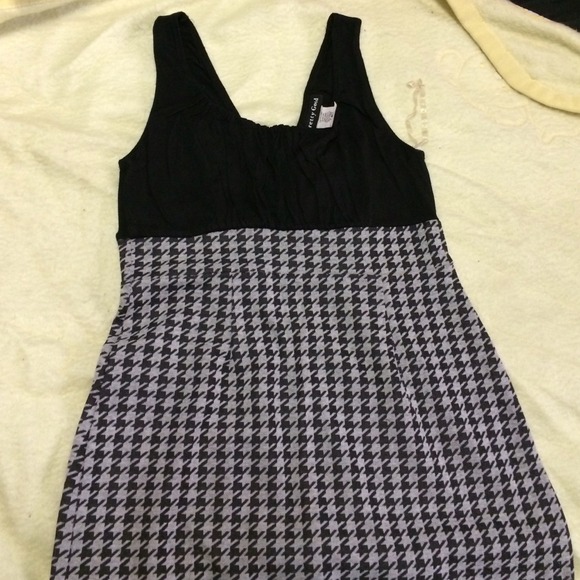 Pretty Good Dress! ๐๐ - Picture 3 of 4