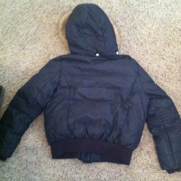 Nice winter coat. - Picture 2 of 2