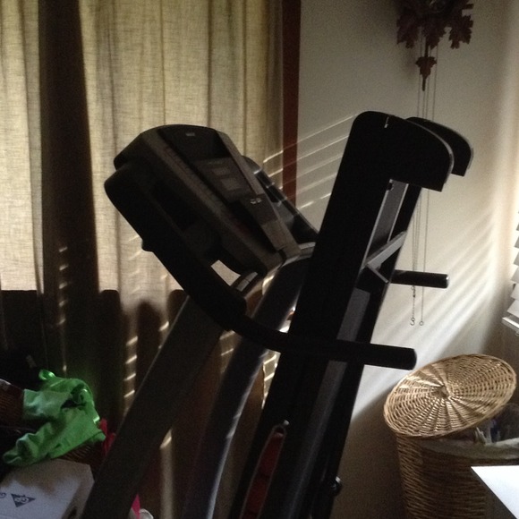 Pro form treadmill - Picture 3 of 3