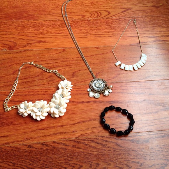 Jewelry - Picture 1 of 1