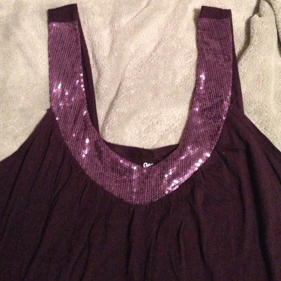 ⛔️SOLD ⛔️Deep purple sequence neckline tank - Picture 2 of 2