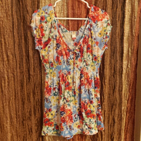 Cute fun floral print tunic top!