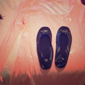 Black ballerina flats and long sleeve polka-dot