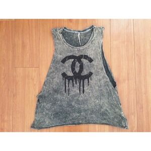 tank top.