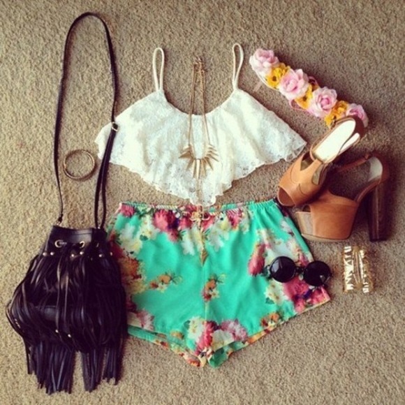 Floral loose fitting shorts(black and peach)