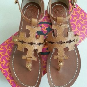 TORY BURCH NEW SANDLE IN BOX.