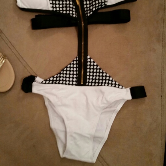 2 listings for $25 White zipper monokini one piece - Picture 2 of 4